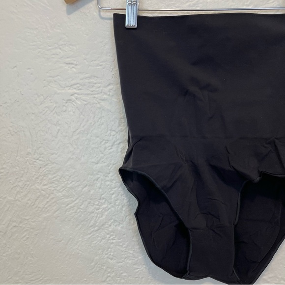 SKIMS Core Control Brief Black Onyx 4xl/5xl Shapewear - Picture 8 of 9